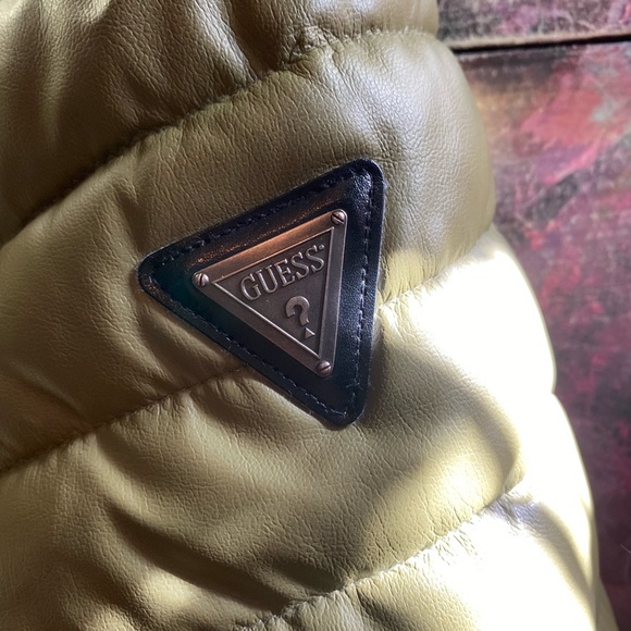 Guess puffer jacket - Picture 3 of 4
